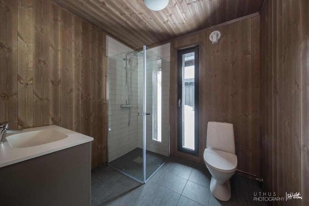 Nydelig Og Moderne Pa Kikut - 6 Senger, 4 Soverom Og Jacuzzi Holiday home Geilo
