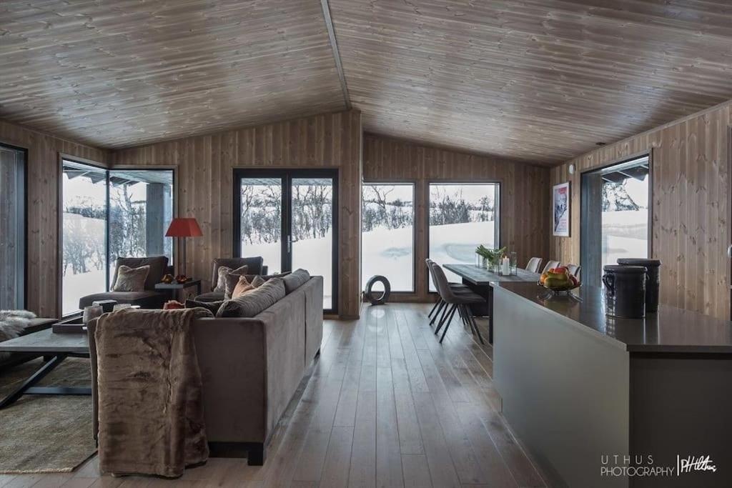 Nydelig Og Moderne Pa Kikut - 6 Senger, 4 Soverom Og Jacuzzi * Geilo