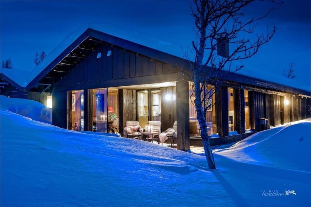 Nydelig Og Moderne Pa Kikut - 6 Senger, 4 Soverom Og Jacuzzi *