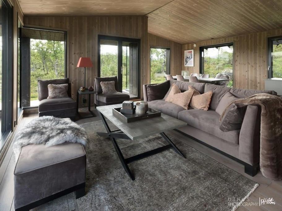 Nydelig Og Moderne Pa Kikut - 6 Senger, 4 Soverom Og Jacuzzi Holiday home Geilo