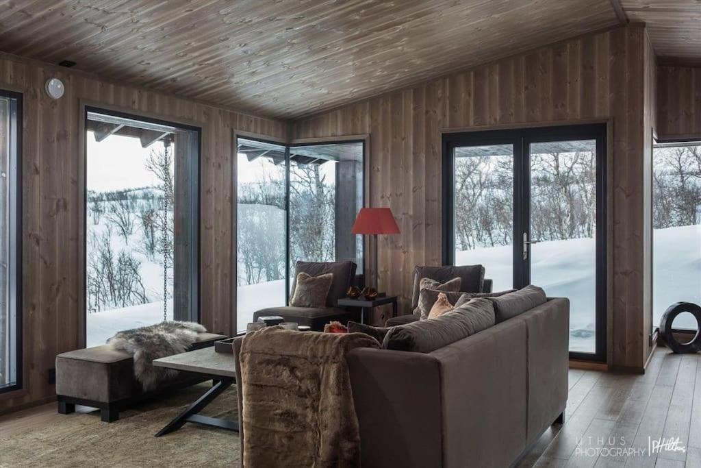Nydelig Og Moderne Pa Kikut - 6 Senger, 4 Soverom Og Jacuzzi Holiday home Geilo